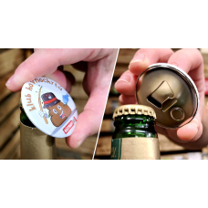 Magnetic bottle opener "Klub hovnochytů"
