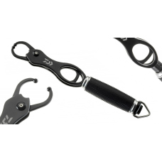 Fish Gripper with a 13 kg Scale Daiwa Prorex